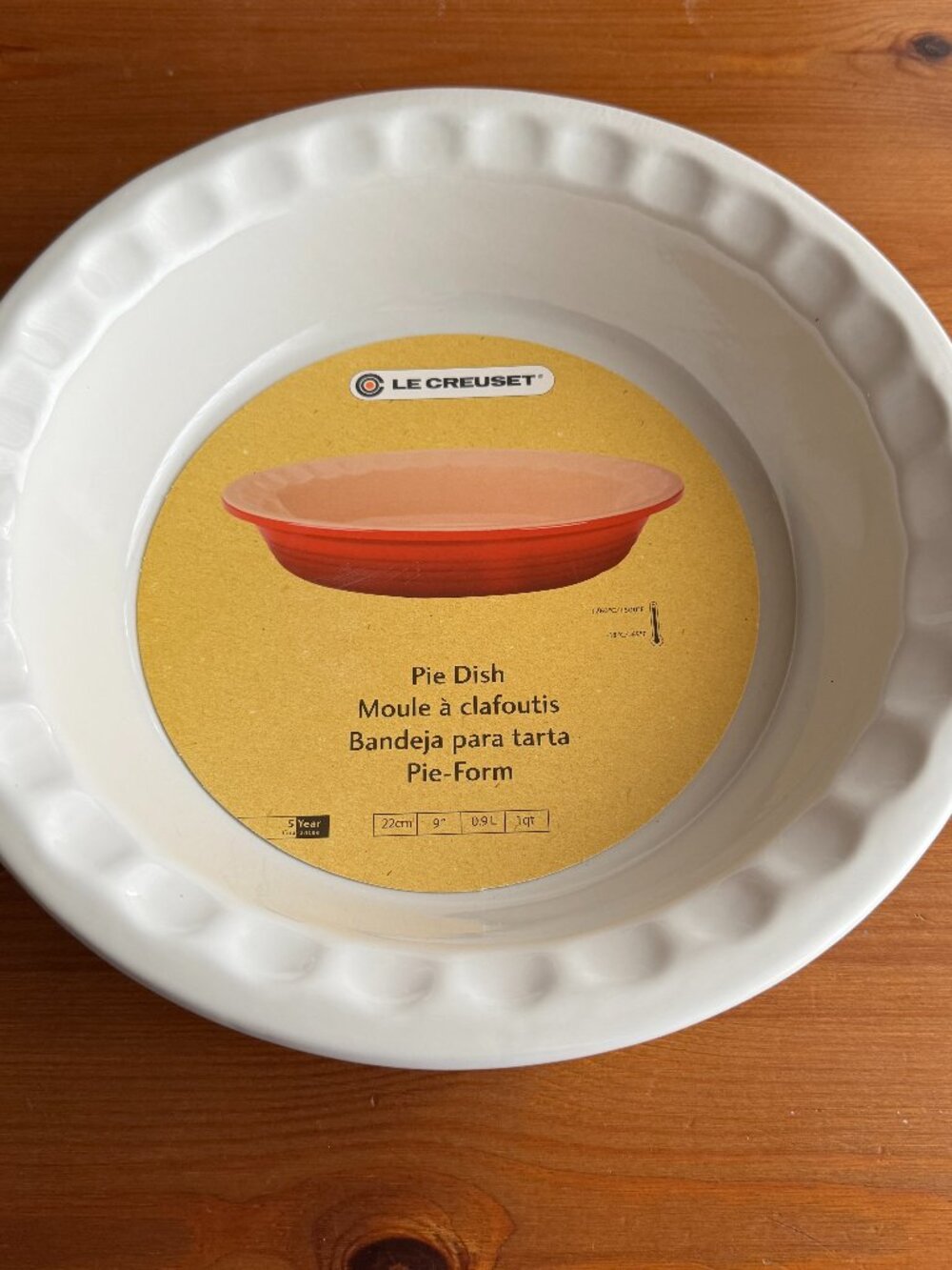 NWT Le Creuset Stoneware Pie Dish, 9", Meringue